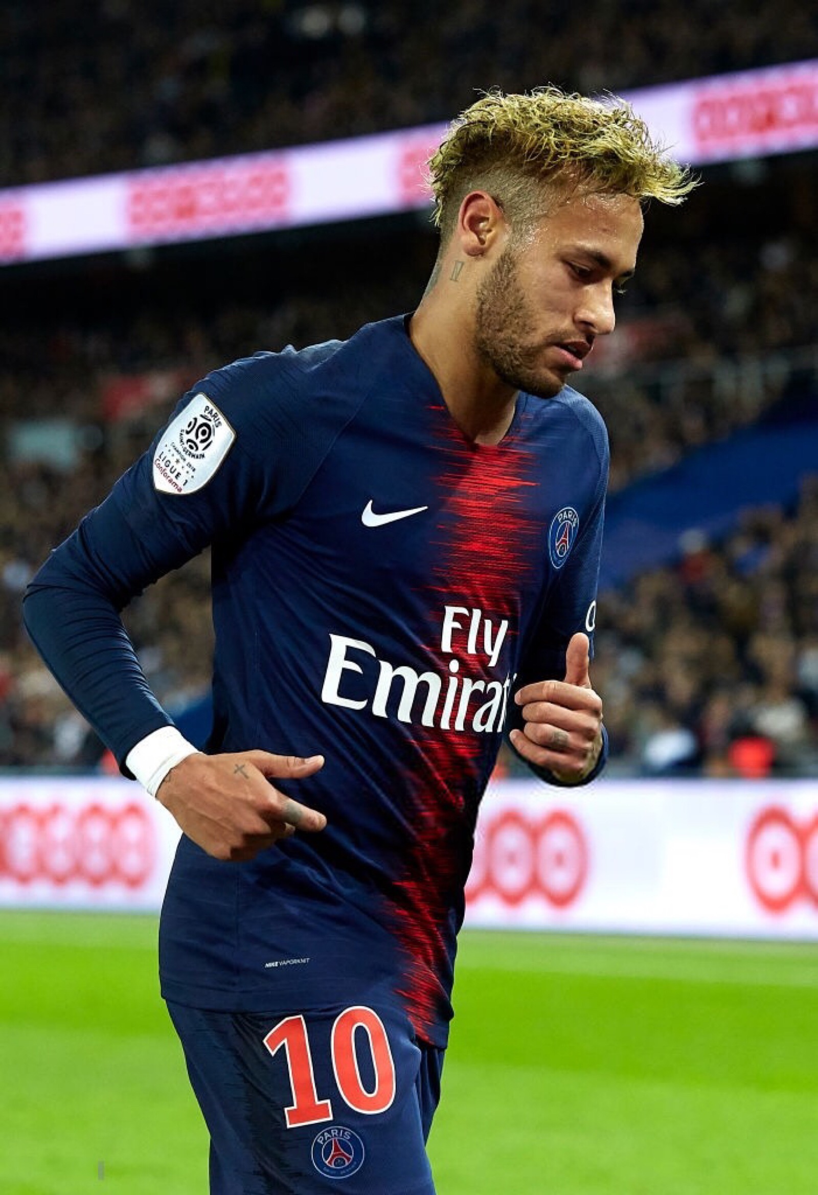 德甲11月最佳球员候选：6球2助攻的昂达夫领衔，奥利塞入选（德甲11月最佳球员候选出炉：昂达夫6球2助攻领跑，奥利塞在列）