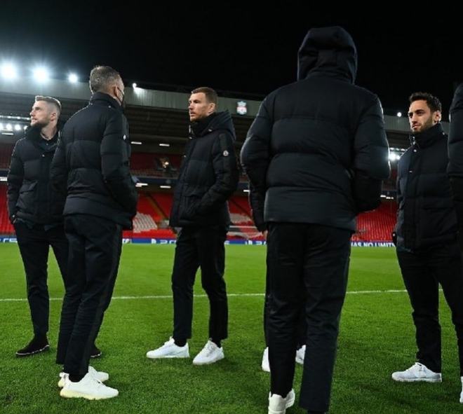 文章总结：曼城主场强势，桑德兰升班马表现稳定，曼城实力占优，但比赛难度大。（曼城主场占优、实力更强；桑德兰稳健，但这场并不轻松）