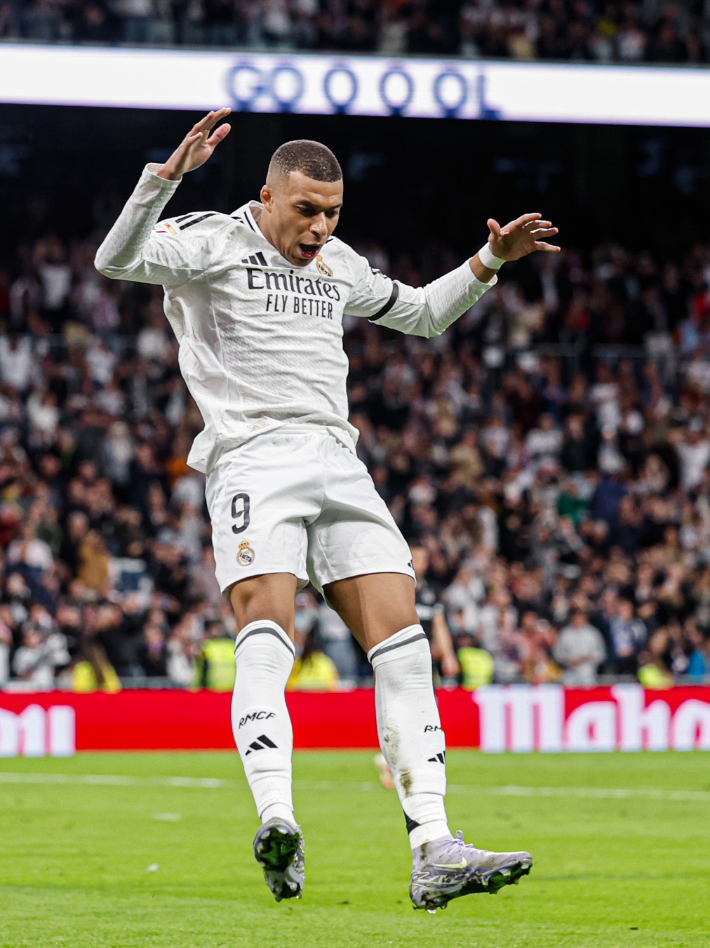 本赛季俱乐部双人组进球榜：凯恩+迪亚斯37球高居第一（本赛季俱乐部双子星进球榜：凯恩与迪亚斯合轰37球领跑）