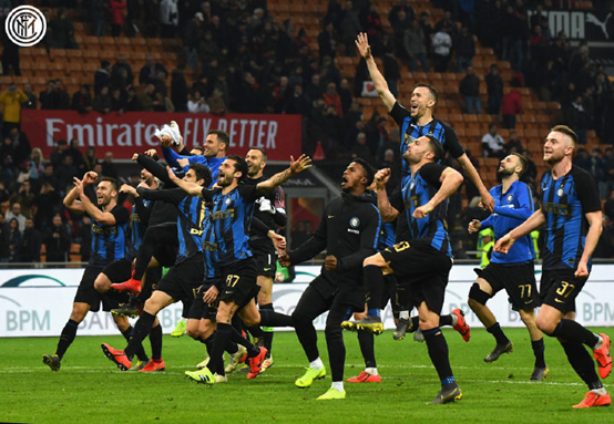 法媒：萨福诺夫在点球第三轮已经骨折，随后又扑了两个点球（法媒：萨福诺夫点球大战第三轮时已骨折，随后仍扑出两粒点球）